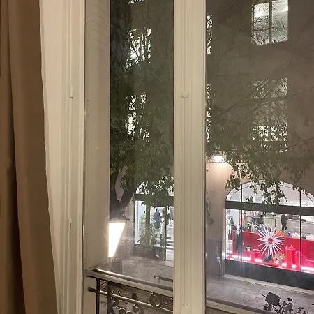 Parisian Mona Lisa - Heart Of Apartment *